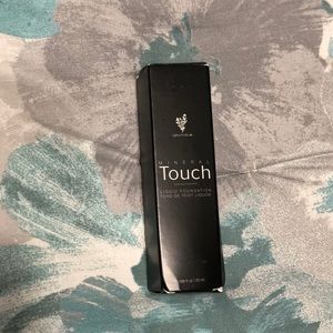 NIB Mineral Touch Liquid Foundation